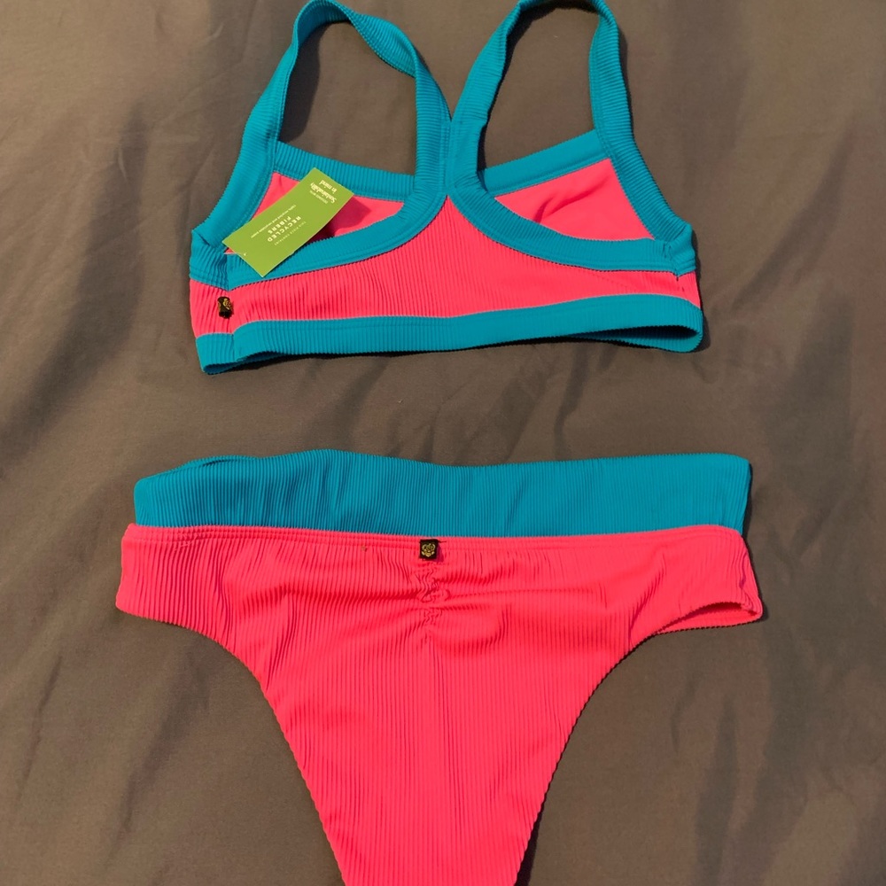 Bikini - Picture 2 of 4